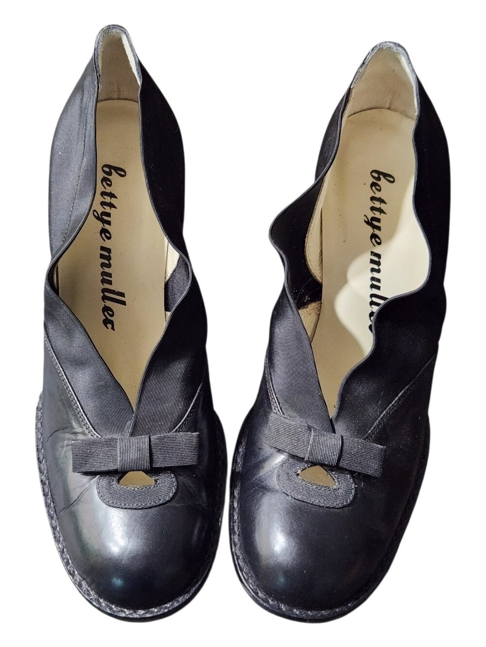 Vintage Bettye Muller Black Leather Bow Mid Heel Pumps Size 6M